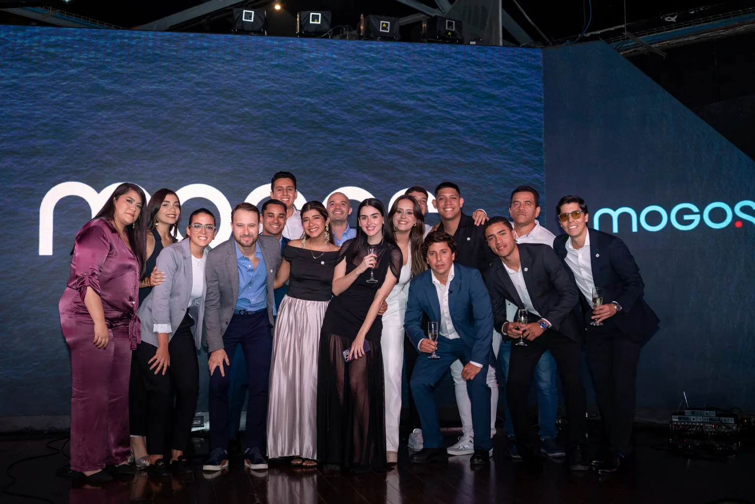 Equipo Mogos en evento corporativo